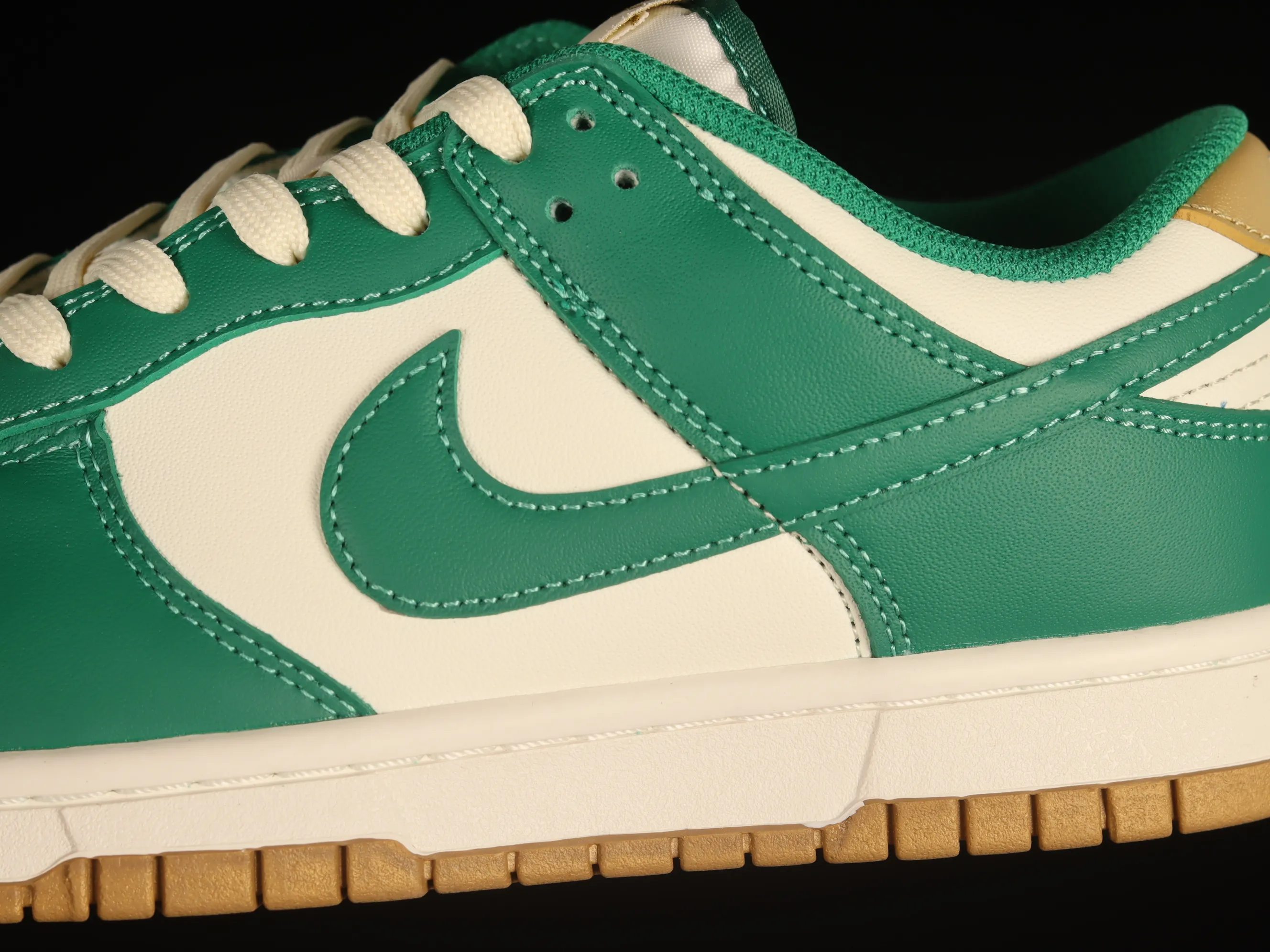 All categories Nk SB Dunk Series Nk SB Dunk Low Low-top sneakers Nk Dunk Low "Green And Gold" Refreshing green color SB Dunk Series low-top casual sports skateboard shoes FB7173-131